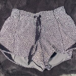 LULULEMON black and white spotted shorts